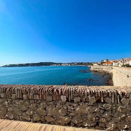 Apartment Bel Dans Les Remparts A 50 M De La Antibes